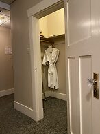 Kingston Hotel