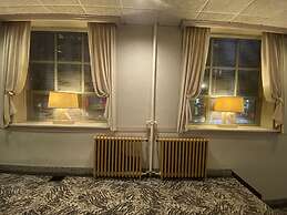Kingston Hotel