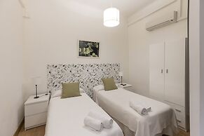 Ally's Guest House Barcelona B&B