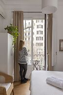 Ally's Guest House Barcelona B&B
