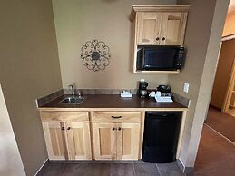Elkwater Lake Lodge