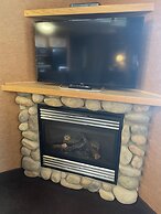 Elkwater Lake Lodge