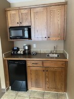 Elkwater Lake Lodge