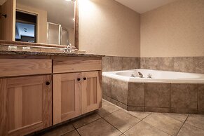 Elkwater Lake Lodge