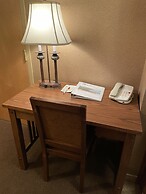 Elkwater Lake Lodge