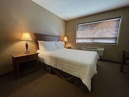 Elkwater Lake Lodge