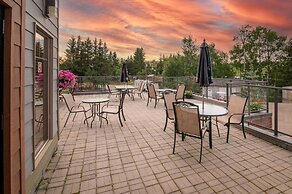 Elkwater Lake Lodge