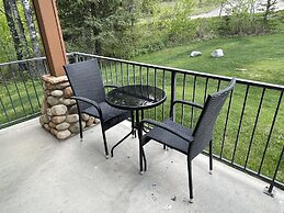 Elkwater Lake Lodge