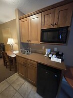 Elkwater Lake Lodge
