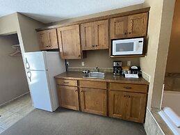 Elkwater Lake Lodge