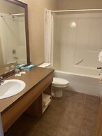 Elkwater Lake Lodge