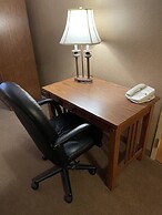 Elkwater Lake Lodge