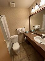 Elkwater Lake Lodge