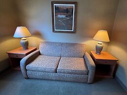 Elkwater Lake Lodge