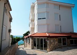 Hotel R