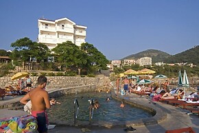 Hotel R