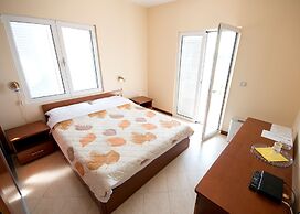 Hotel R