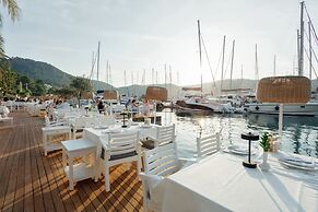 Yacht Classic Hotel - Boutique Class