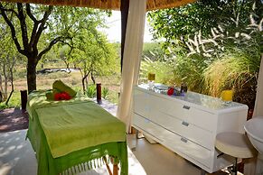 Khaya Ndlovu Safari Manor