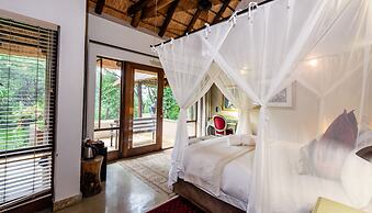 Khaya Ndlovu Safari Manor
