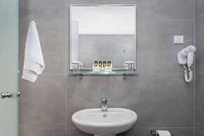 Oasis Hotel