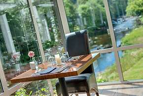 Craig-y-Dderwen Riverside Hotel