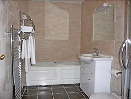 Craig-y-Dderwen Riverside Hotel