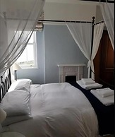 The Moelwyn Hotel & Restaurant