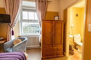 Holly Lodge Guest House