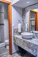 Laos Mar Hotel & Suites