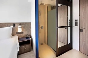 Travelodge Harbourfront