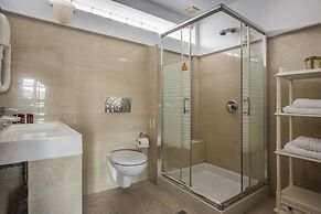 Balhambra Suites - Adults Only
