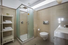 Balhambra Suites - Adults Only