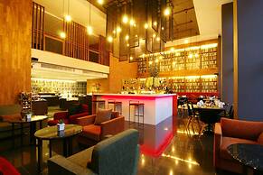 Page 10, Hotel