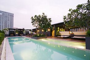 Page 10, Hotel