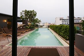 Page 10, Hotel