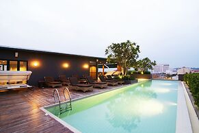 Page 10, Hotel