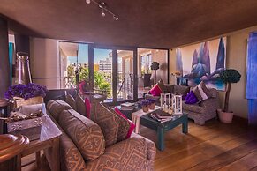 Azul Colonial