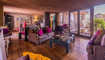 Azul Colonial