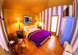 Azul Colonial