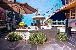 Azul Colonial