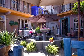 Azul Colonial