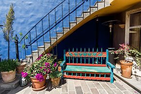 Azul Colonial