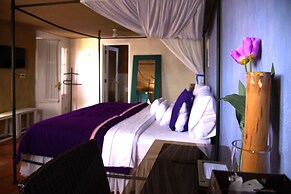 Azul Colonial