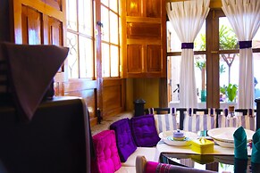 Azul Colonial