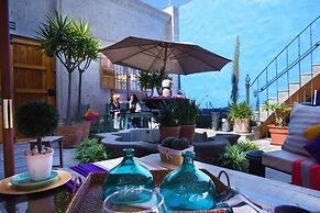 Azul Colonial