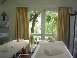 Forest Creek Lodge & Spa
