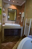 Four Seasons Hotel