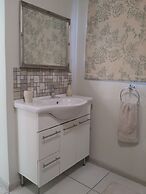 Dunton Guest House