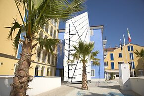 Life Hotel